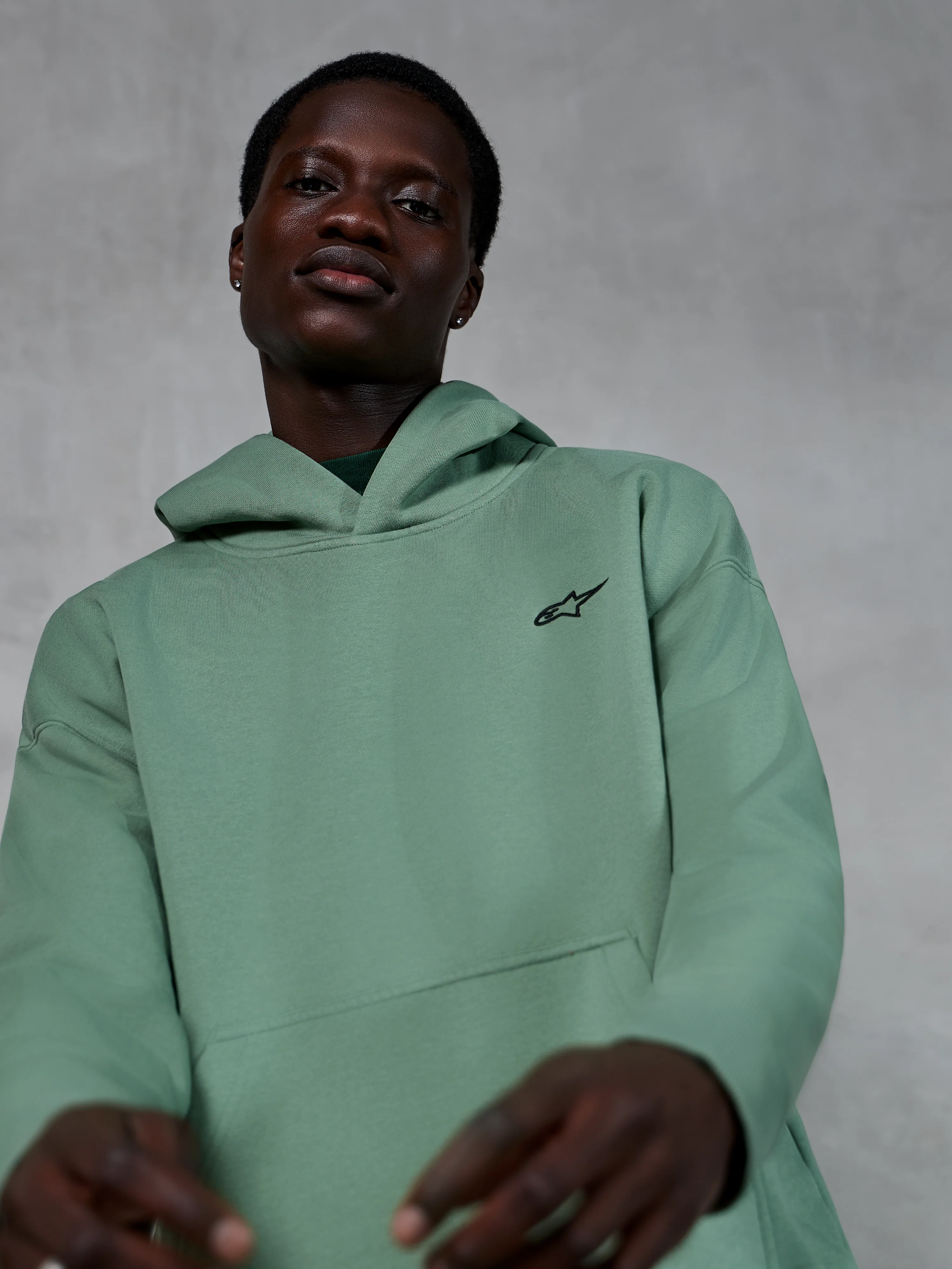 Hoodie Essentials Ageless - Image 3